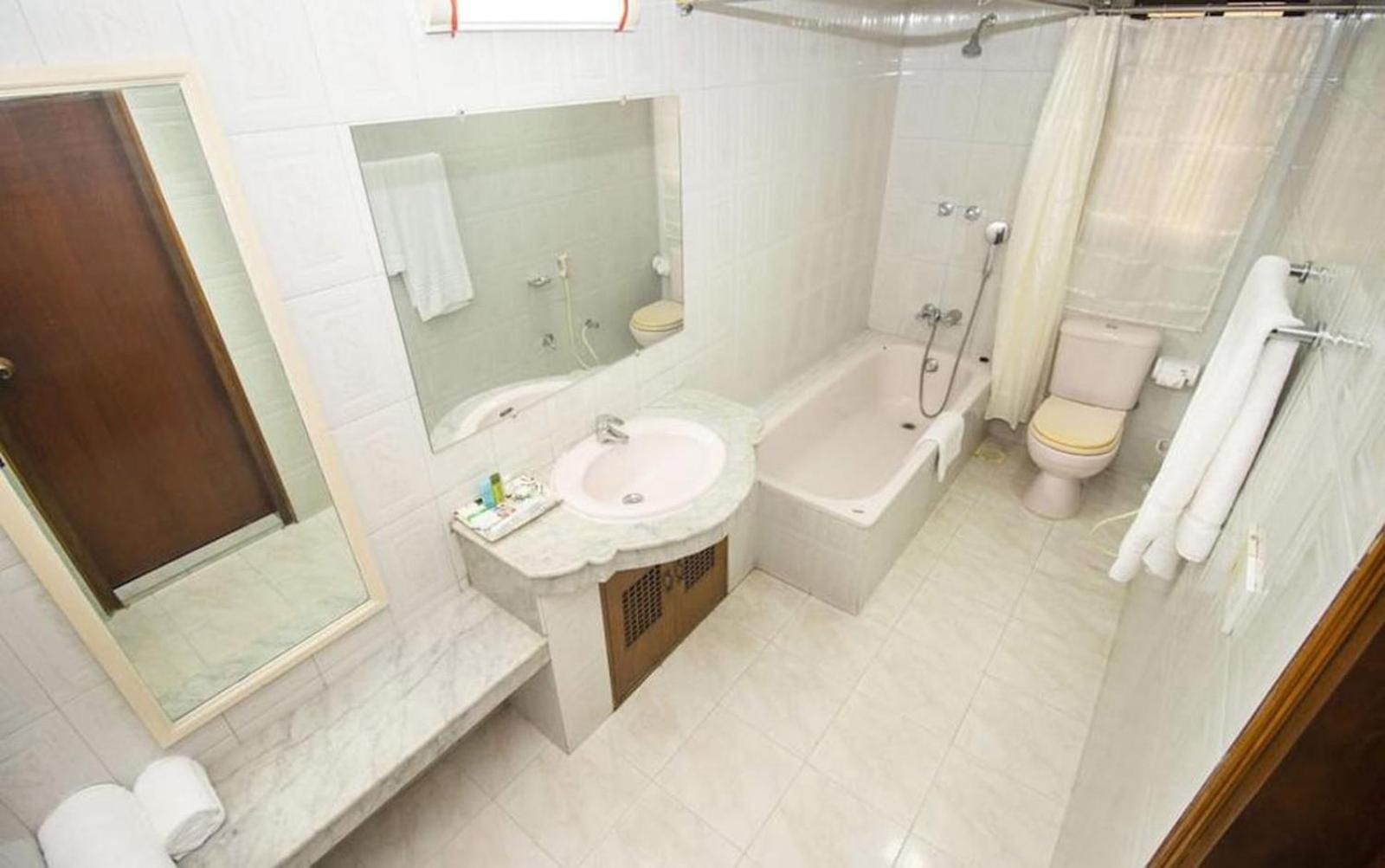 Hotel Suite Palace Baridhara 达卡 外观 照片