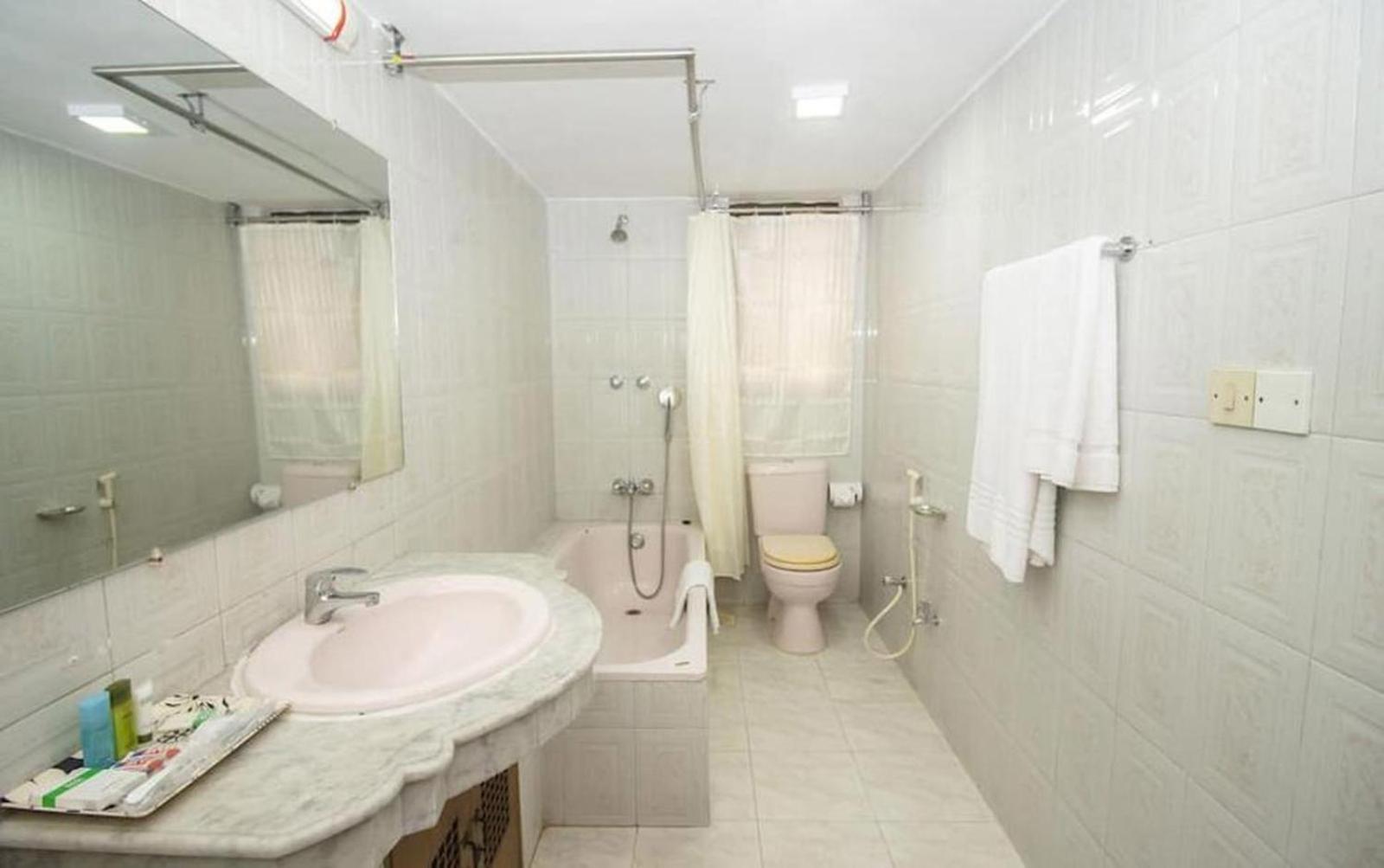 Hotel Suite Palace Baridhara 达卡 外观 照片
